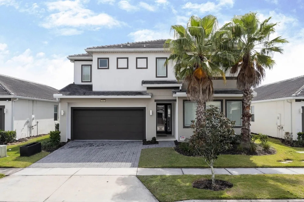 Stunning 6 Bd w Pool Close to Disney Sonoma 2682