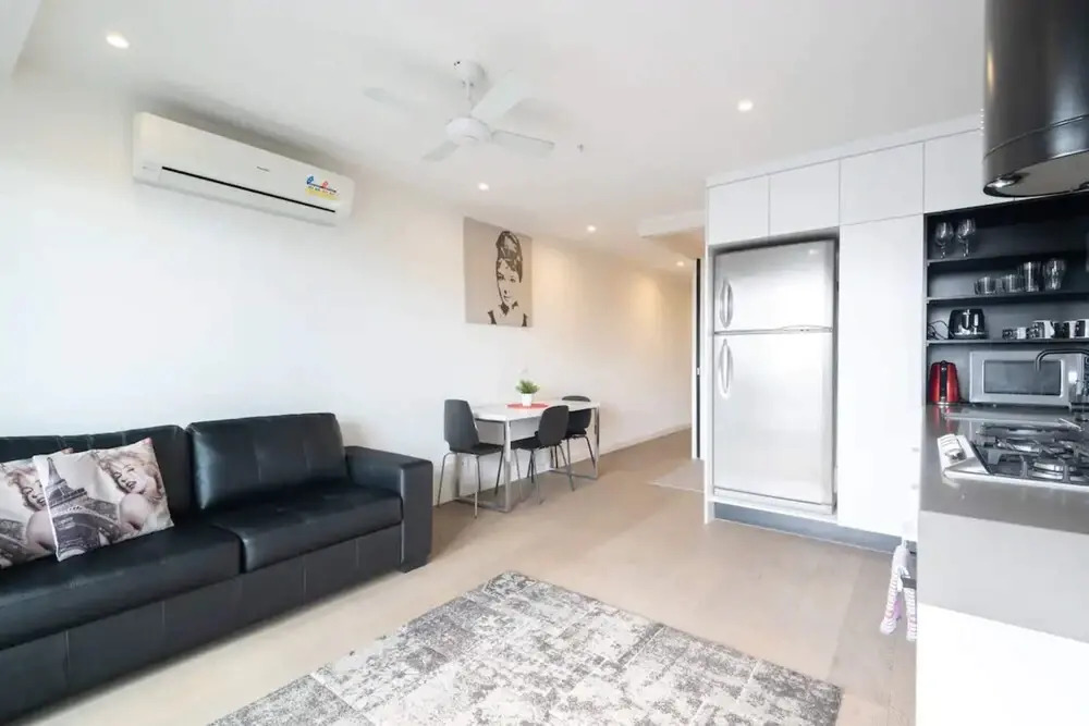 Modern 1 Bedroom Apartment in St Kilda