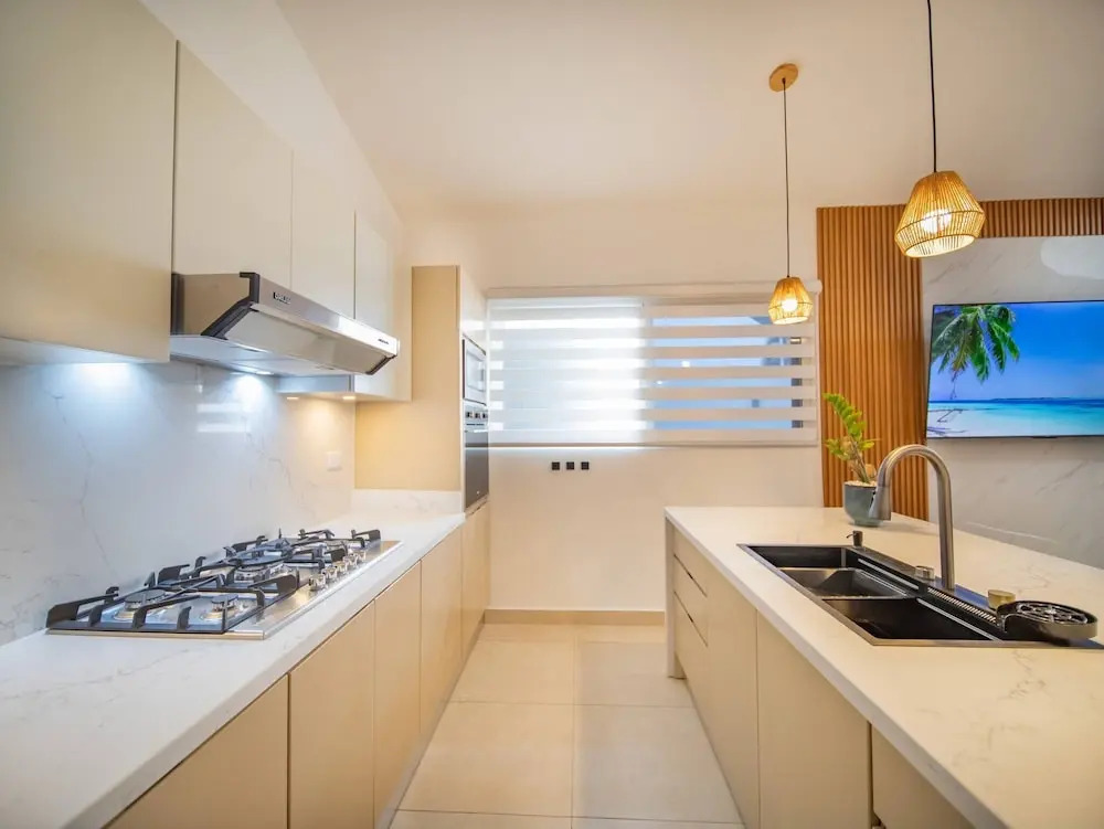 Green Palace - 7br Luxury Villa in Sosua 3mins from strip plus 24hr security