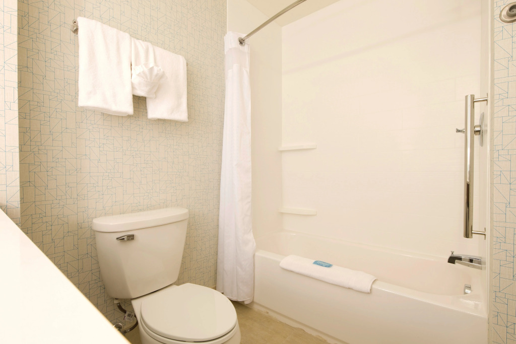 Holiday Inn Express & Suites - Gaylord by IHG