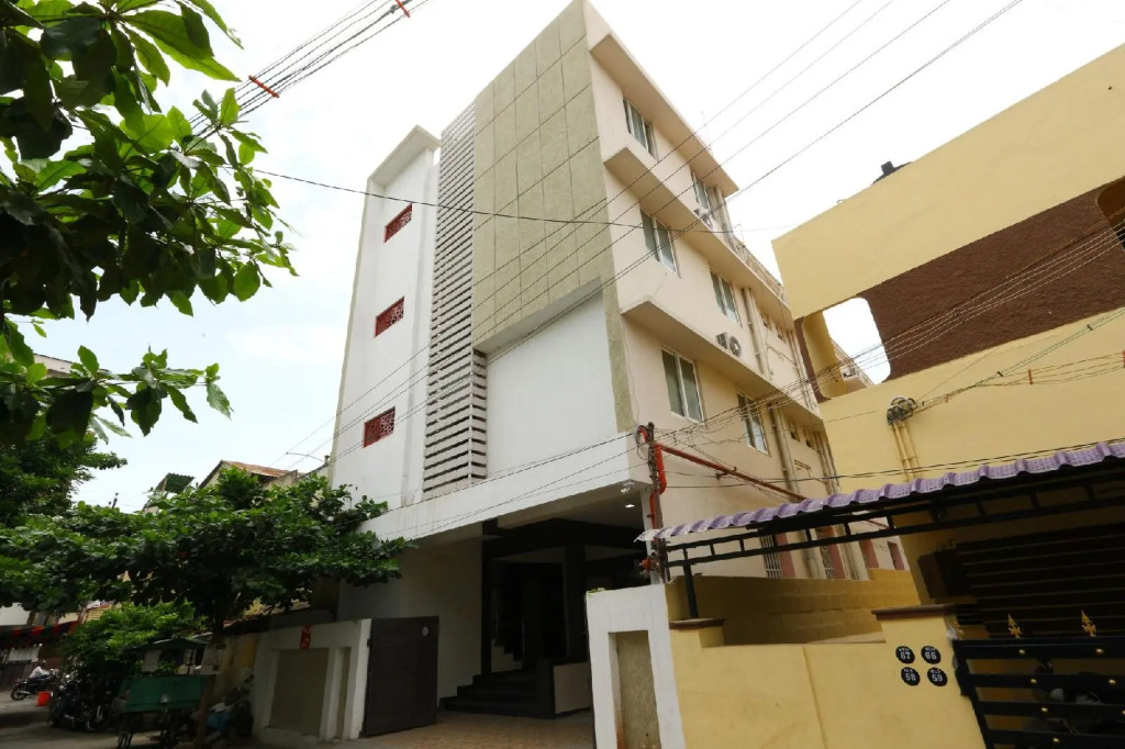 Oyo 40876 Sri Kamadhenu Residency