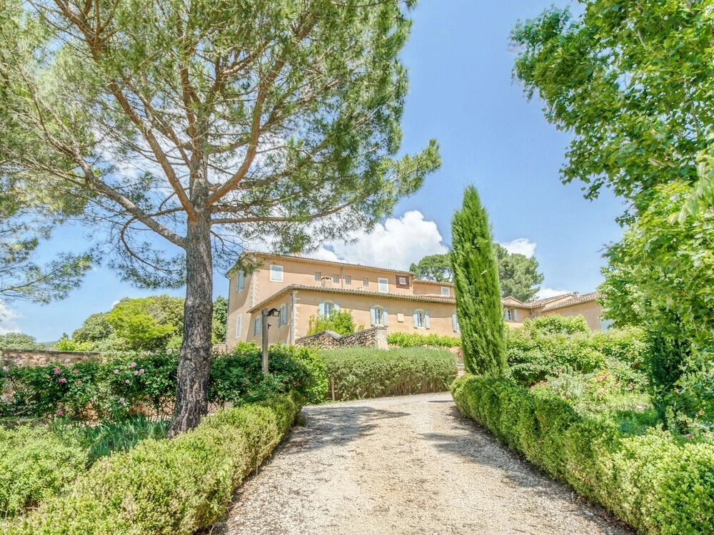 Secluded Holiday Home in Rustrel With Swimming Pool