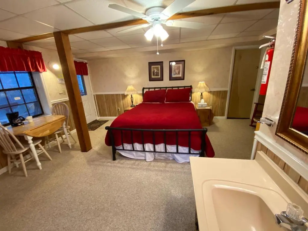 The Cascades Inn