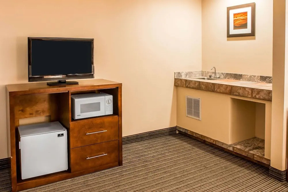 Country Inn & Suites by Radisson, Battle Creek, MI