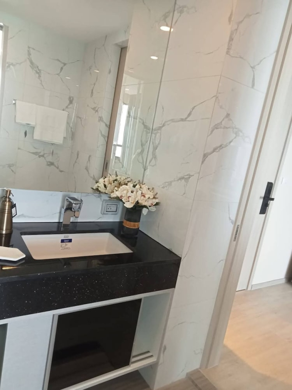 Luxury Sea View 1BR Rooftop Infinity Pool & Gym