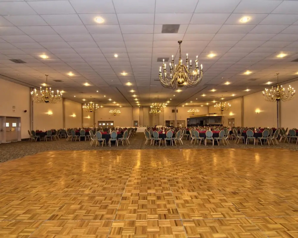 Econo Lodge Conference Center
