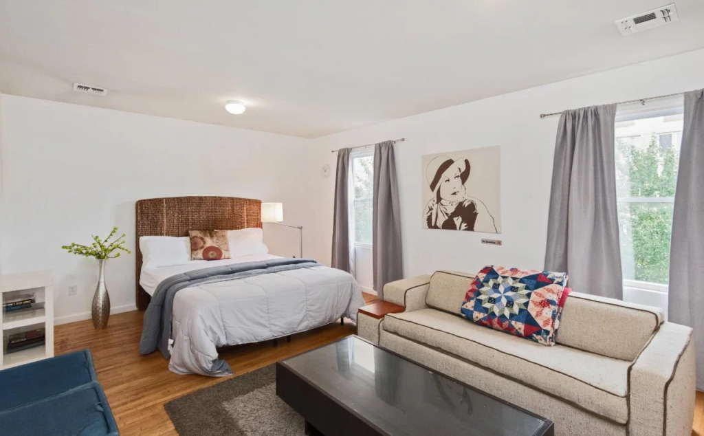 Racpanos Modern Stay on Forrest Street