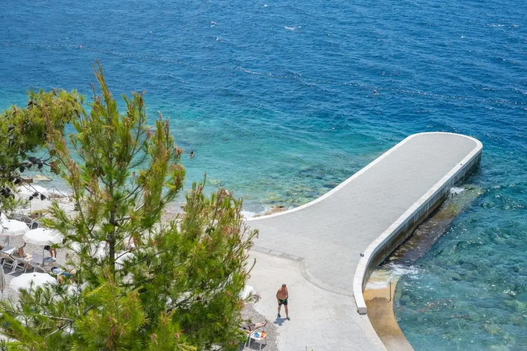 Apartmani D & J with Heated Pool & Stunning Sea View