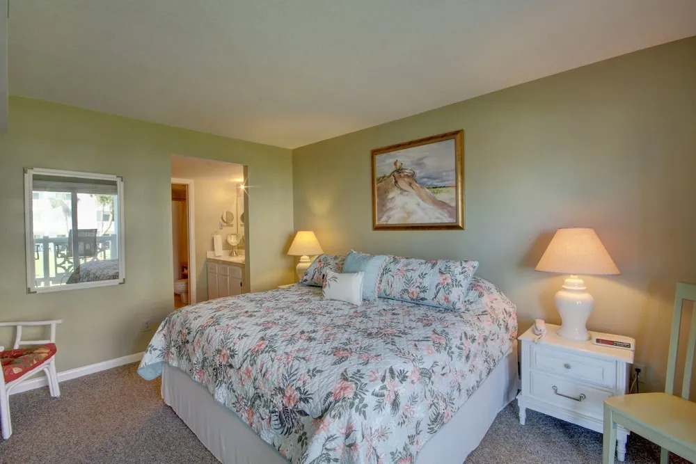 423 El Matador 2 Bedroom Condo by RedAwning