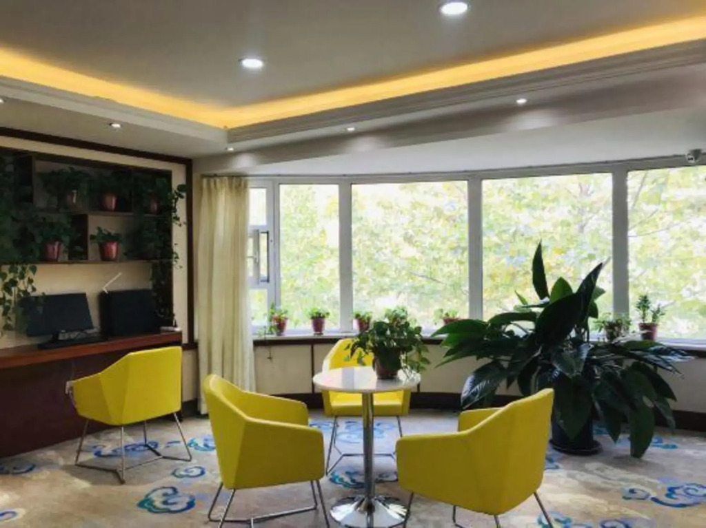 Super 8 by Wyndham Weifang Ba Jiu Hospital Qingping Road