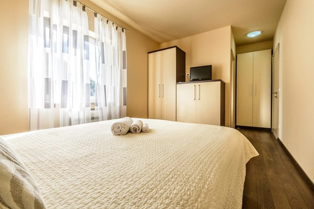 Villa Pave - Six-Bedroom Villa with Terrace and Swimming Pool