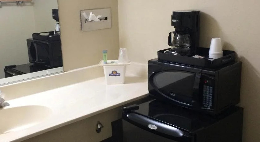 California Inn Hotel and Suites Adelanto US 395