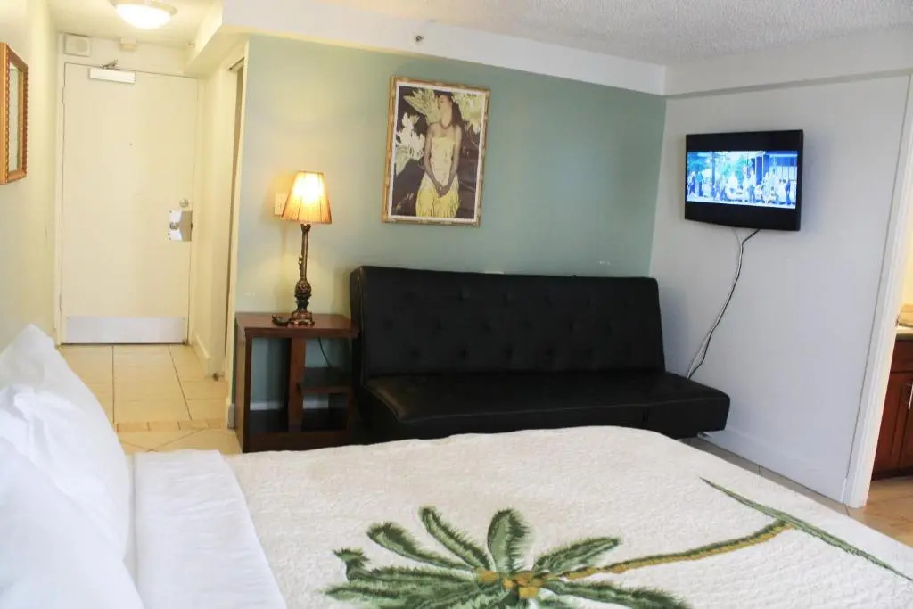Renovated Private Kuhio Village 708A Studio - 2 min Walk 2 the Beach