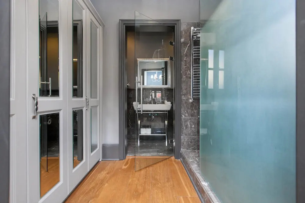 2 Bedroom Apartment w Kitchen