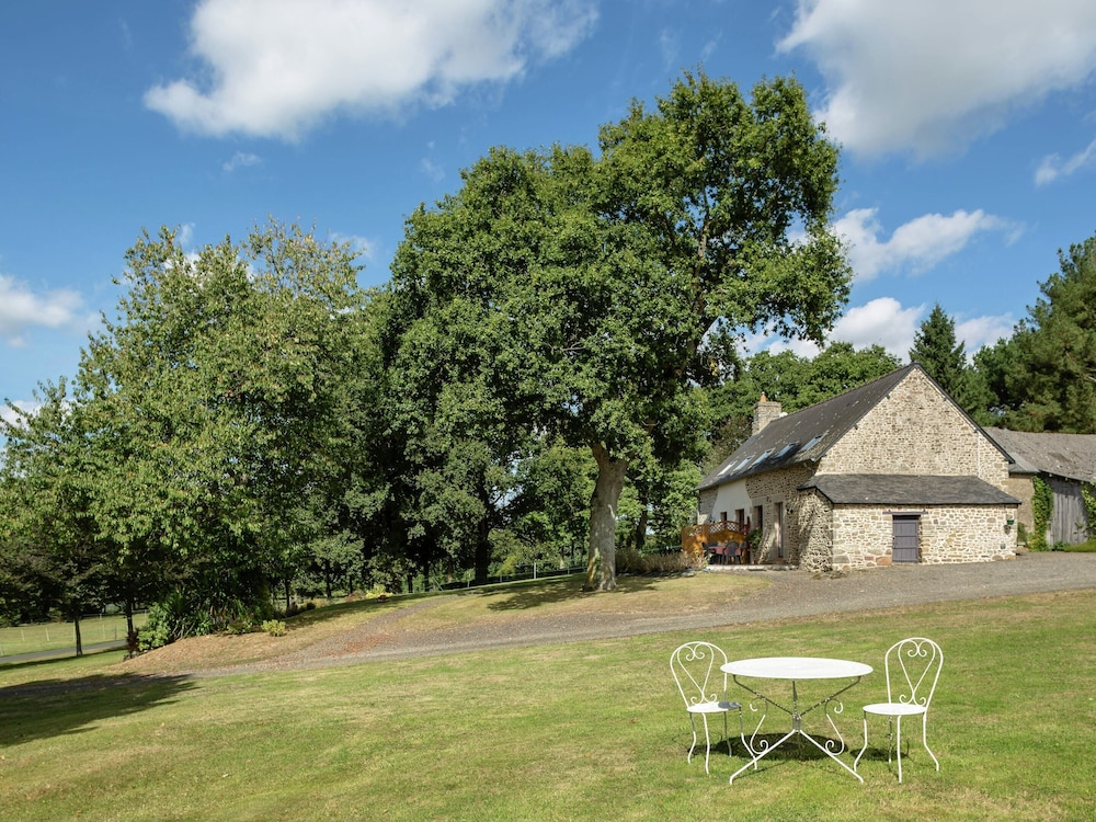 House with stunning views across the meadows