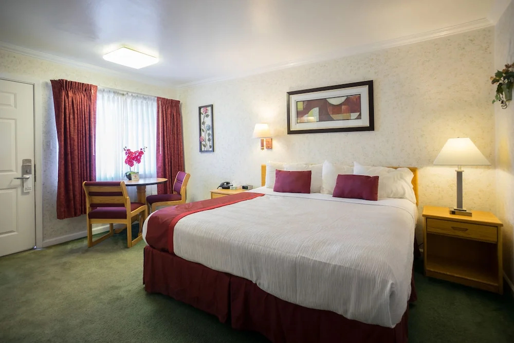 Travelers Inn