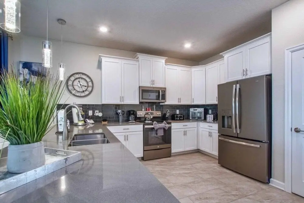 Storey Lake 8 Bed Lake Front Pool & Spa - 1684str 8 Bedroom Home by RedAwning
