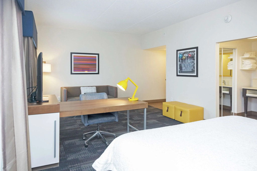 Hampton Inn & Suites Morgantown / University Town Centre
