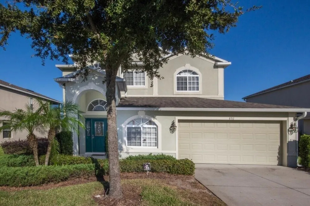 Private Pool With Games Room 4 Bedroom Home