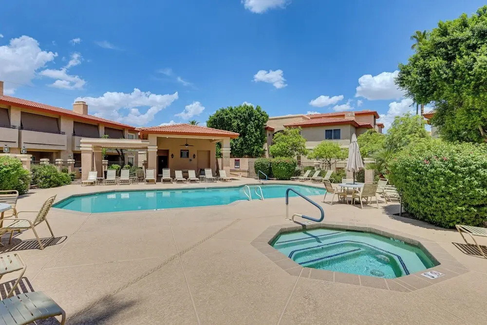 Phoenix Townhome w/ Pool Access, 13 Mi to Old Town