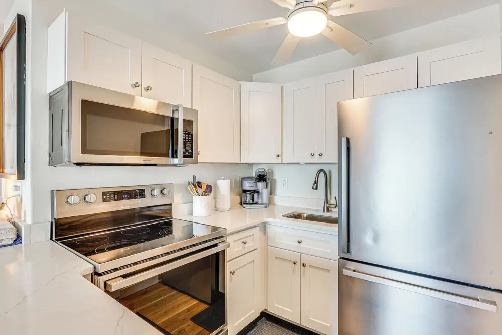 Ocean-view Condo: Steps to North Topsail Beach!