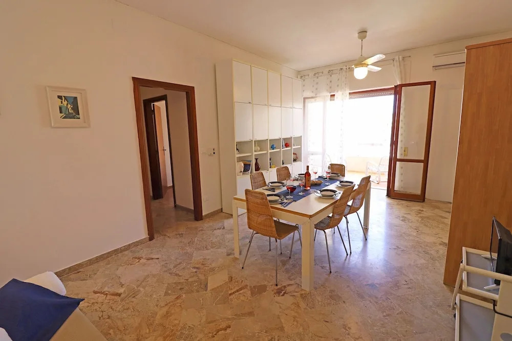 Central Apartment with Wi-Fi, Air Conditioning & Balcony with Sea View; Garage