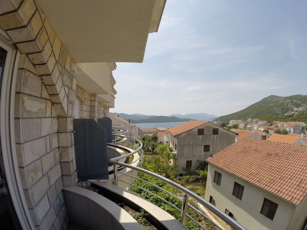 Hotel Lav