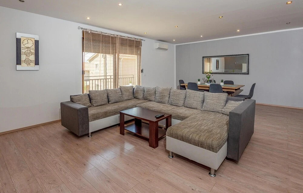 Nice Apartment in Pula With Wifi and 2 Bedrooms