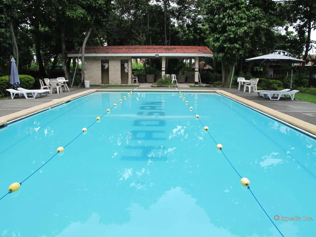 BlueFins Resort