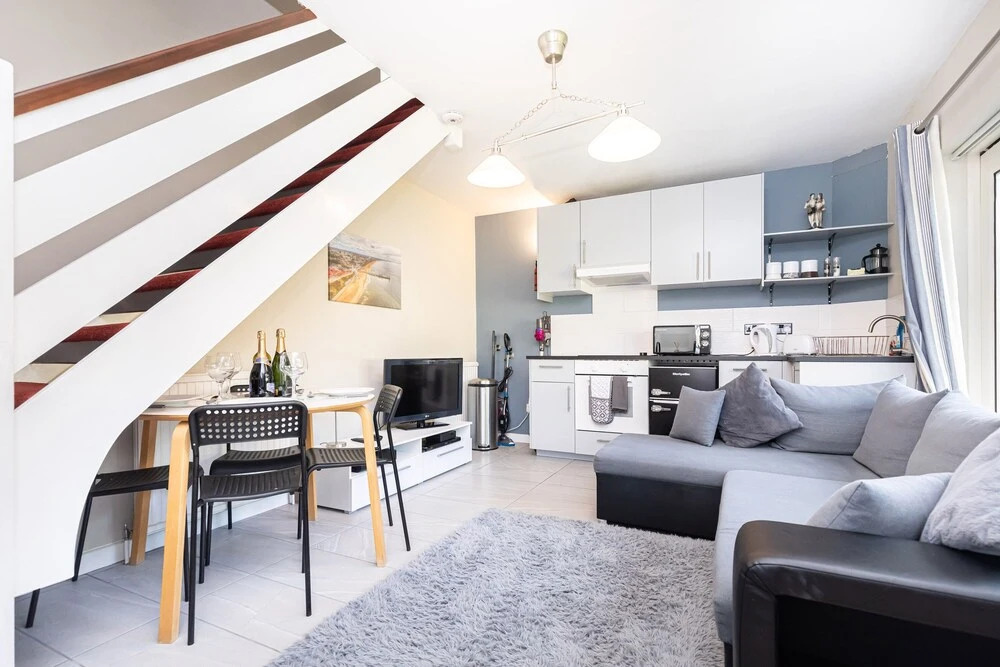 The Christchurch Hideaway, Hot Tub , 2 Bedrooms