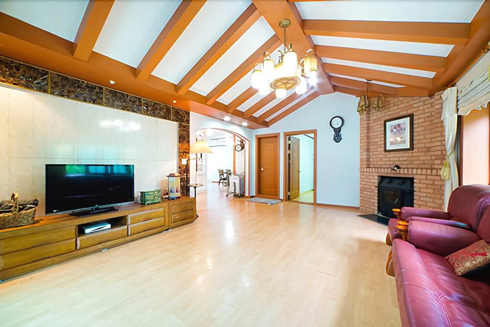 Hongcheon White House Pension