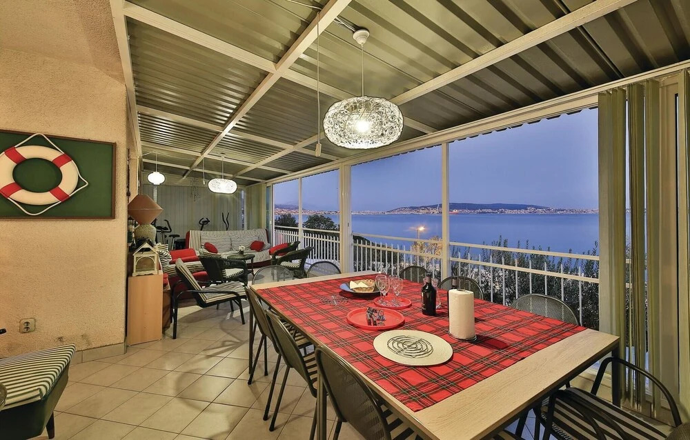 Amazing Home in Seget Donji With Wifi and 5 Bedrooms