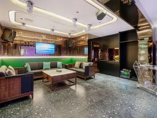 ELong Xicheng International Hotel(Haiya Colorful City Tongle South Subway Station Store）