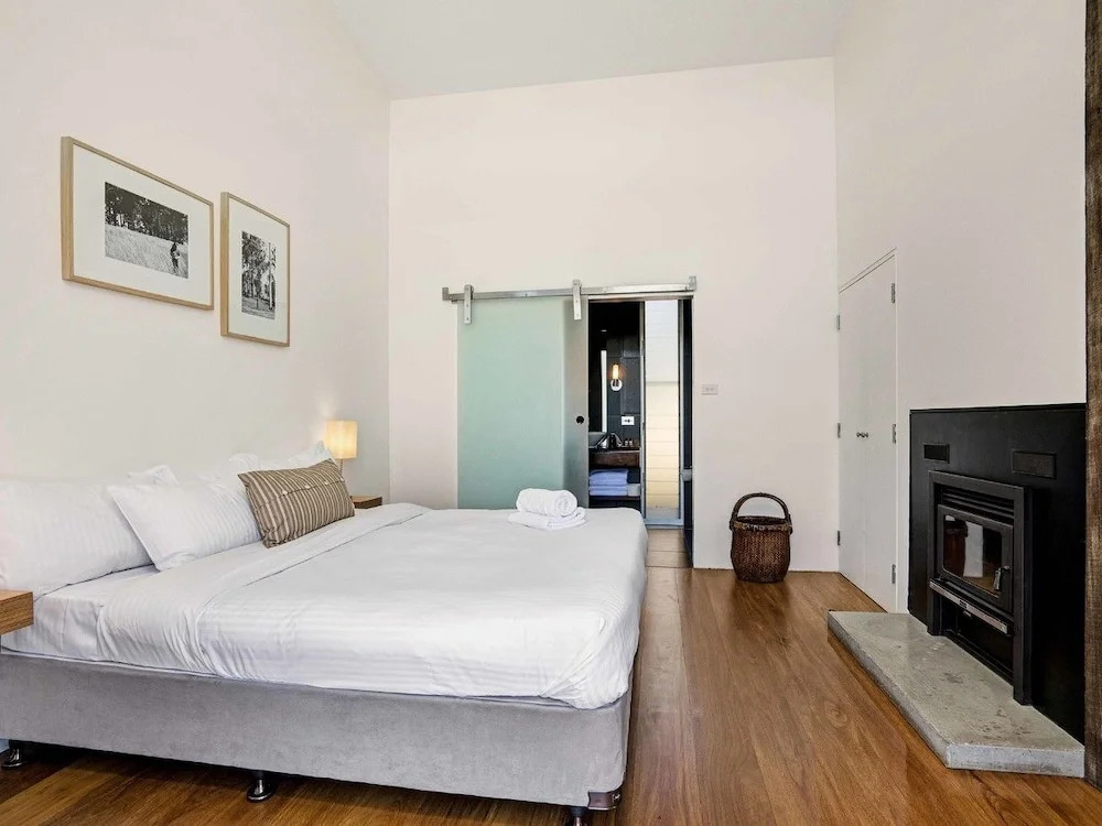 The Longhouse - Suite 2