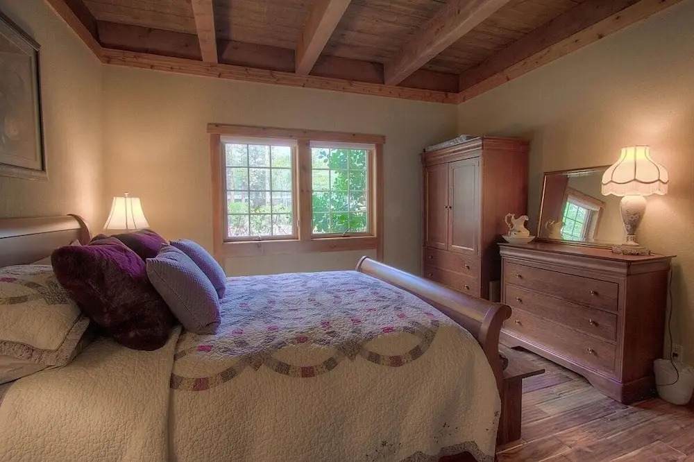 Third Creek Comfort 2 Bedroom Townhouse by RedAwning