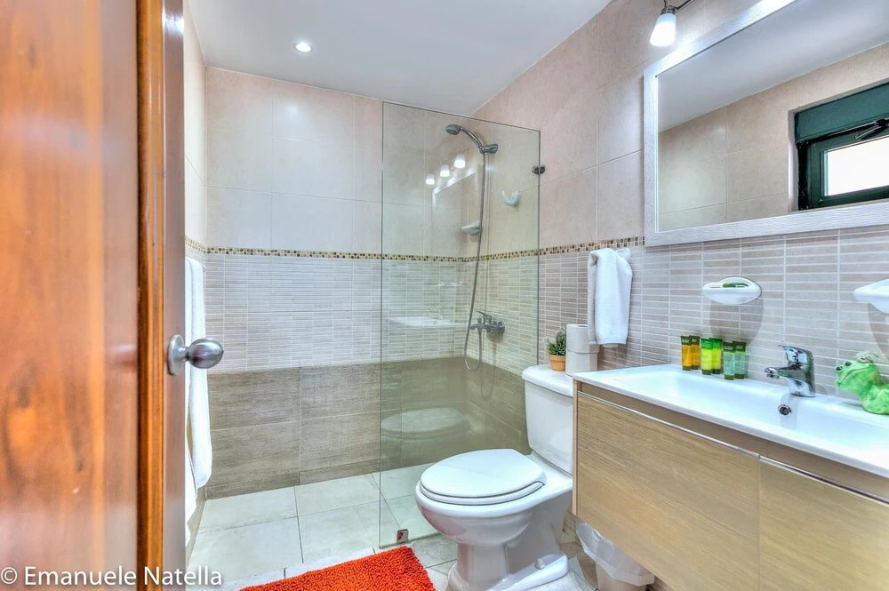 Scenic Oceanfront Apartment With a Walking Distance to the Beach