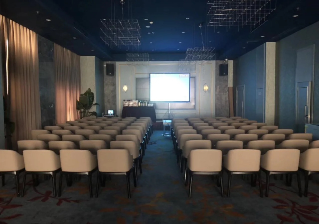 Holiday Inn Express Chongqing Guanyinqiao by IHG