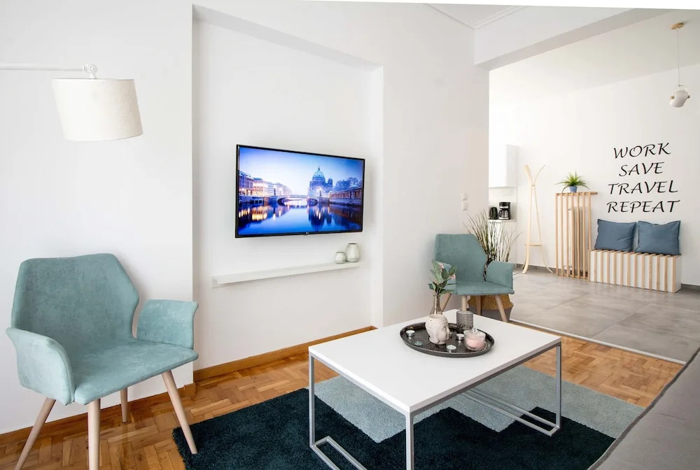 Travellers Hut apartment in Neos Kosmos