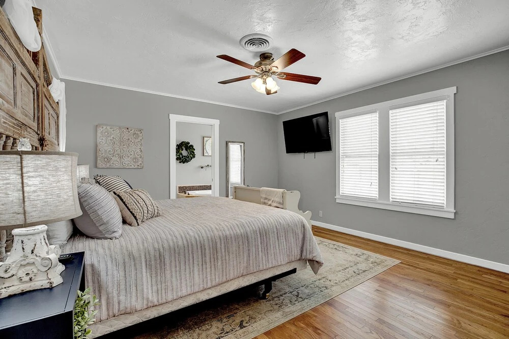 Upscale Home 15 Min Walk to Main St. With Grill!