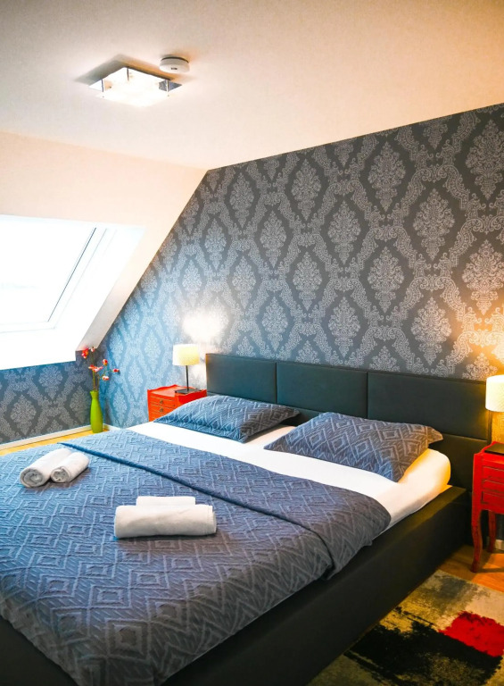 Rooftop Apartment for 6, Air Conditioning, Rooftop Terrace, by Metro U3