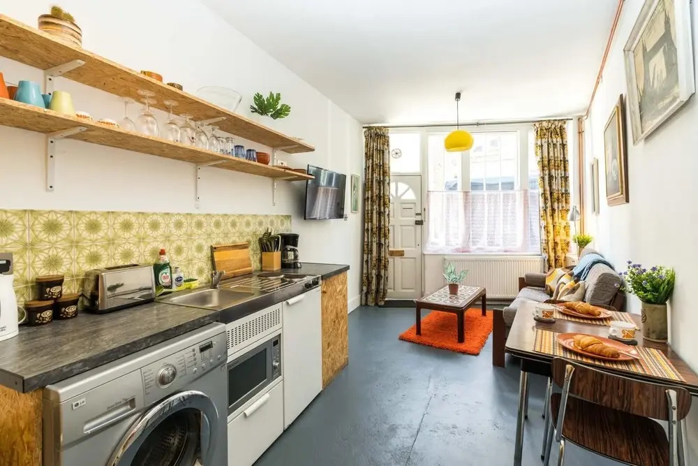 1 Bedroom House With an Edge in King Cross