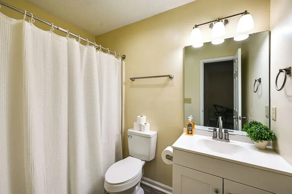Easy ECU Access: Modern Home w/ Patio!