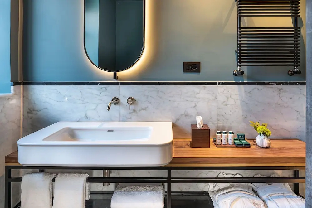 Byssus Suites