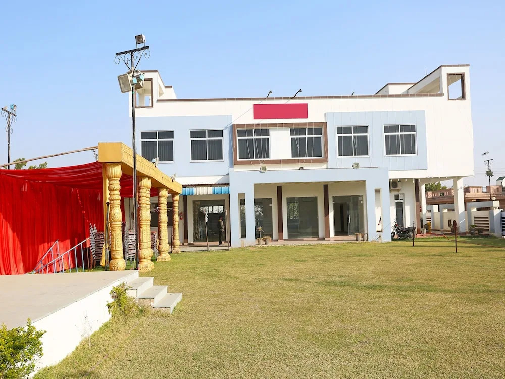 OYO 11484 Hotel Shivam