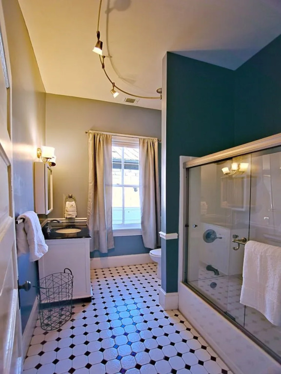 Downtown Savannah Oasis 4 BR 3 BA