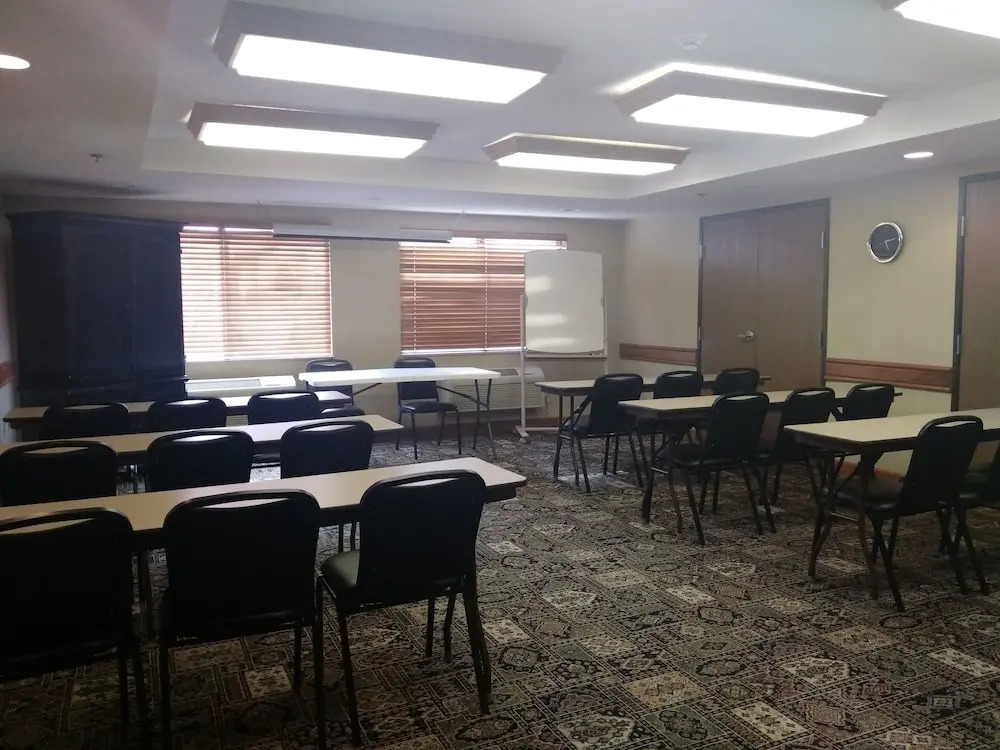 Madelia Hotel & Suites