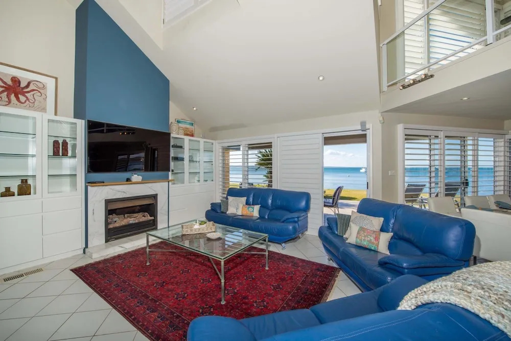 Waterfront Wonderland 41 Foreshore Dr stunning house with a lift linen Wi Fi and ducted air conditioning