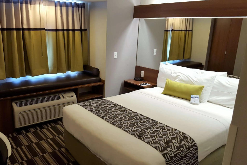 Microtel Inn & Suites by Wyndham Bellevue