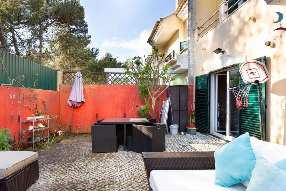 ALTIDO Stunning 4-BR house w/Private Yard in Estoril