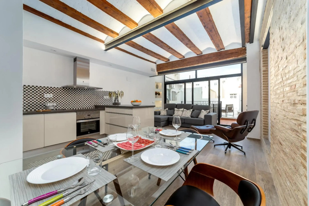 CENTER-Luxurious 1BR, 1BA-Terrace, WI-FI, A/C